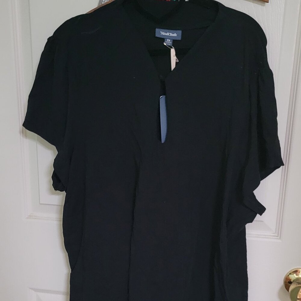 Highcollared Keyhole Blouse in Black - Picture 2 of 2